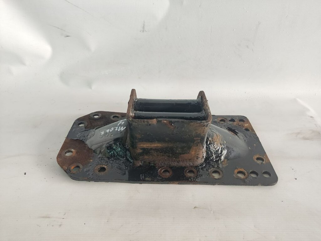 кронштейн траверсы коробки передач левый б/у - 1